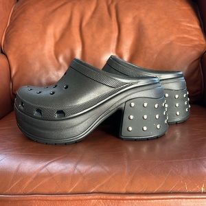 Crocs W8 Studded Siren Heeled Clog Black High Heel Platform